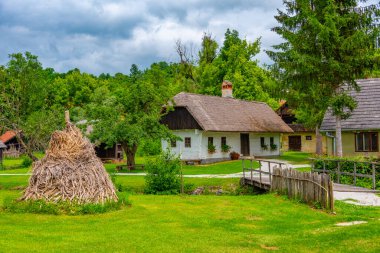 Hırvat etnik köyü Kumrovec 'teki tarihi evler