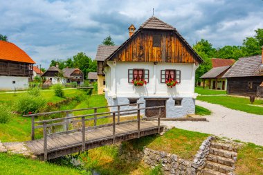 Hırvat etnik köyü Kumrovec 'teki tarihi evler