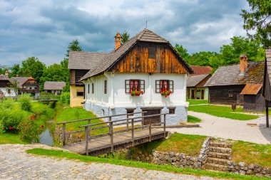 Hırvat etnik köyü Kumrovec 'teki tarihi evler