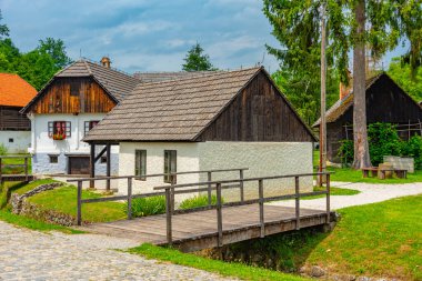 Hırvat etnik köyü Kumrovec 'teki tarihi evler