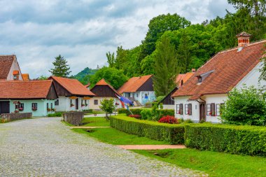 Hırvat etnik köyü Kumrovec 'teki tarihi evler
