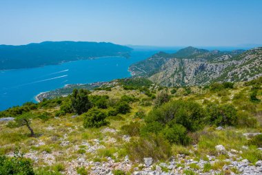 Peljesac yarımadası Hırvatistan 'daki Sveti Ilija dağından izlendi