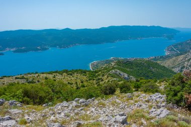 Peljesac yarımadası Hırvatistan 'daki Sveti Ilija dağından izlendi