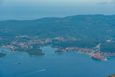 Hırvatistan 'ın Peljesac yarımadasındaki Sveti Ilija dağından Korcula adası görülüyor