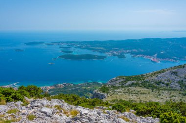 Hırvatistan 'ın Peljesac yarımadasındaki Sveti Ilija dağından Korcula adası görülüyor