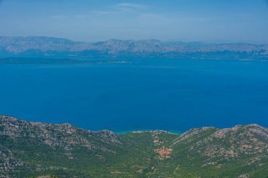Hırvat kasabası Duba Peljeska 'nın hava manzarası