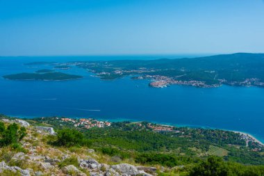 Hırvatistan 'ın Peljesac yarımadasındaki Sveti Ilija dağından Korcula adası görülüyor