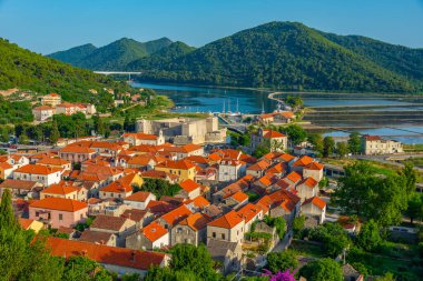Hırvat kasabası Ston 'un hava manzarası