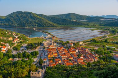 Hırvat kasabası Ston 'un hava manzarası