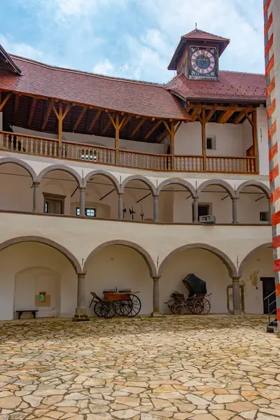 Hırvatistan 'ın Zagorje bölgesindeki Veliki Tabor kalesinde avlu
