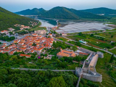 Hırvat kasabası Ston 'un hava manzarası
