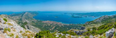 Hırvat kenti Orebiç 'in hava manzarası