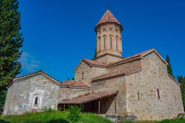 Georgia 'daki Ikalto Manastırı' nda yaz günü.