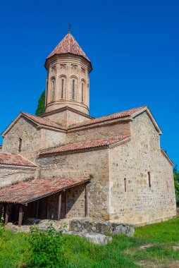 Georgia 'daki Ikalto Manastırı' nda yaz günü.