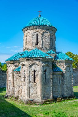 Yaz boyunca Gürcistan 'daki Kvetera Kalesi Kilisesi