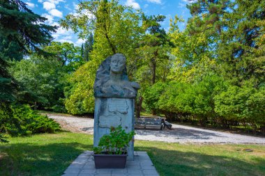 Güneşli bir günde Georgia 'daki Tsinandali Parkı