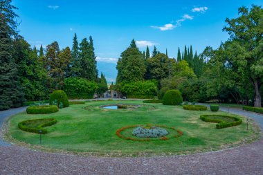 Güneşli bir günde Georgia 'daki Tsinandali Parkı