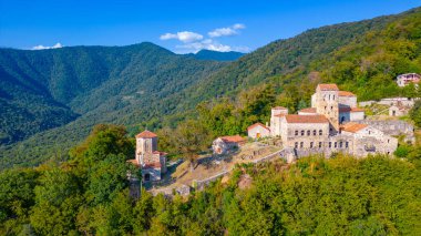 Gürcistan 'daki Nekresi manastırında yaz günü