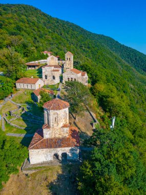 Gürcistan 'daki Nekresi manastırında yaz günü