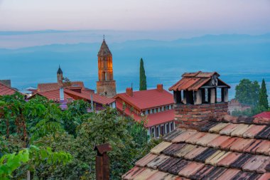 Gürcistan 'ın Sighnaghi kasabasının gün batımı manzarası