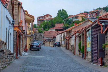Gürcistan, Sighnaghi 'de tarihi bir caddenin gün batımı manzarası