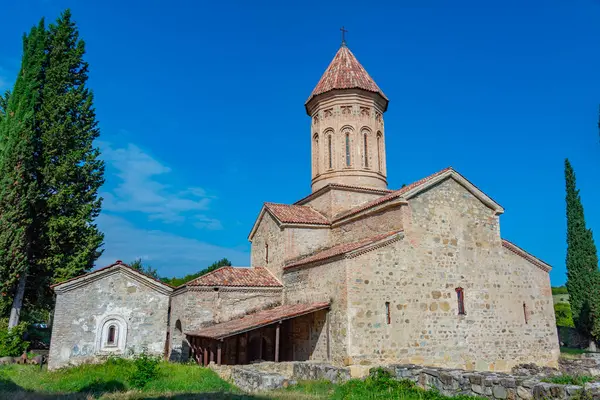 Georgia 'daki Ikalto Manastırı' nda yaz günü.