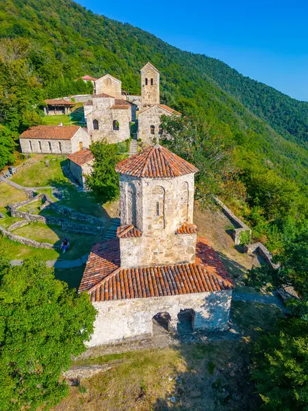 Gürcistan 'daki Nekresi manastırında yaz günü