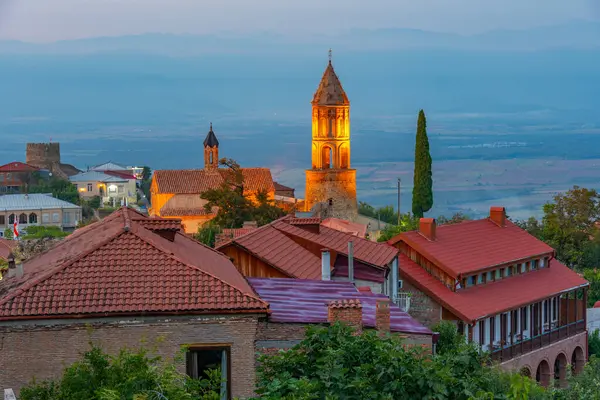 Gürcistan 'ın Sighnaghi kasabasının gün batımı manzarası