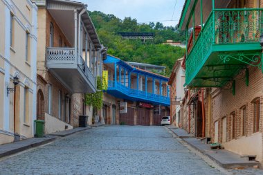 Gürcistan, Sighnaghi 'de tarihi bir caddenin gün batımı manzarası