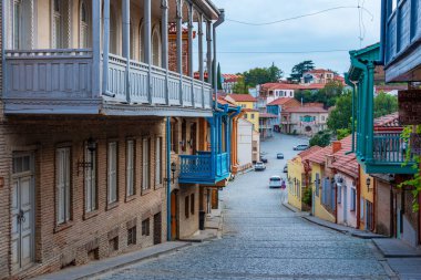 Gürcistan, Sighnaghi 'de tarihi bir caddenin gün batımı manzarası