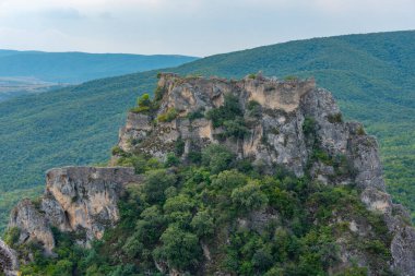 Gürcistan 'daki Khornabuji Kalesi manzarası