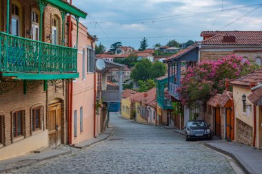 Gürcistan, Sighnaghi 'de tarihi bir caddenin gün batımı manzarası