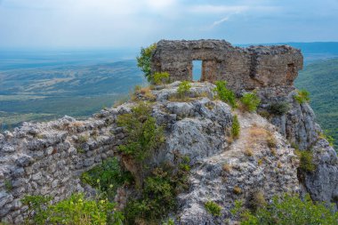 Gürcistan 'daki Khornabuji Kalesi manzarası