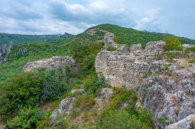 Gürcistan 'daki Khornabuji Kalesi manzarası