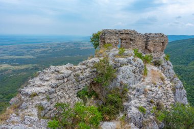 Gürcistan 'daki Khornabuji Kalesi manzarası