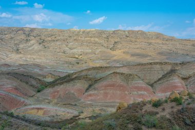 Gürcistan ve Azerbaycan sınırında gökkuşağı dağları