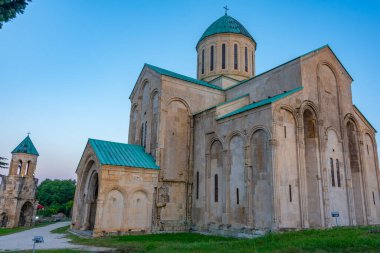 Kutaisi, Gürcistan 'daki Bagrati Katedrali' nin gün doğumu manzarası