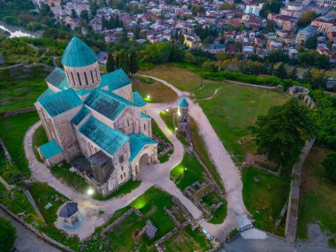 Kutaisi, Gürcistan 'daki Bagrati Katedrali' nin gün doğumu manzarası