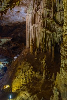 Gürcistan Kutaisi yakınlarındaki Prometheus mağarasının manzarası