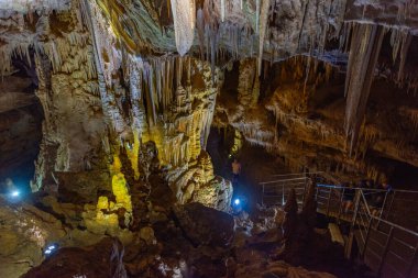 Gürcistan Kutaisi yakınlarındaki Prometheus mağarasının manzarası