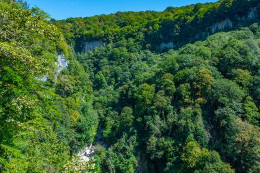 Georgia 'daki Okatse Kanyonu' nda yaz günü.
