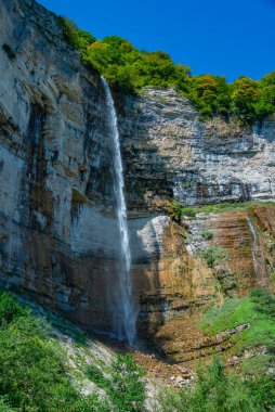Okatse (Kinchkha) Gürcistan 'da Kutaisi yakınlarında Büyük Şelale