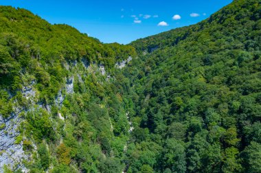 Georgia 'daki Okatse Kanyonu' nda yaz günü.