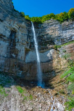 Okatse (Kinchkha) Gürcistan 'da Kutaisi yakınlarında Büyük Şelale