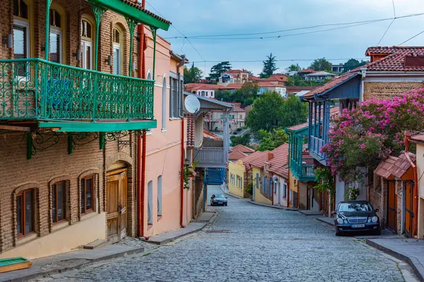 Gürcistan, Sighnaghi 'de tarihi bir caddenin gün batımı manzarası