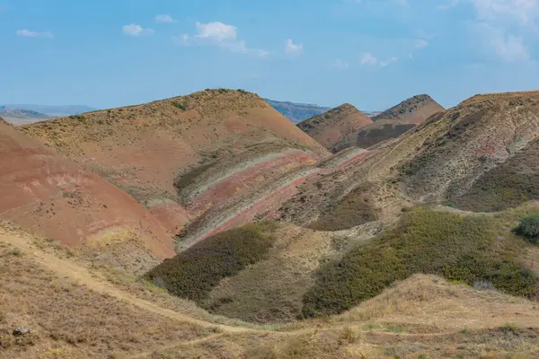 Gürcistan ve Azerbaycan sınırında gökkuşağı dağları