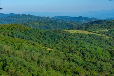 Gürcistan 'daki Kutaisi çevresindeki Sataplia doğa rezervinin doğal manzarası
