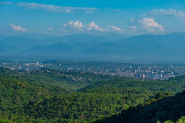 Gürcistan 'daki Kutaisi çevresindeki Sataplia doğa rezervinin doğal manzarası
