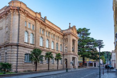 Kutaisi, Georgia 'nın merkezinde boş bir sokak.