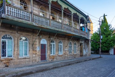 Kutaisi, Georgia 'nın merkezinde boş bir sokak.